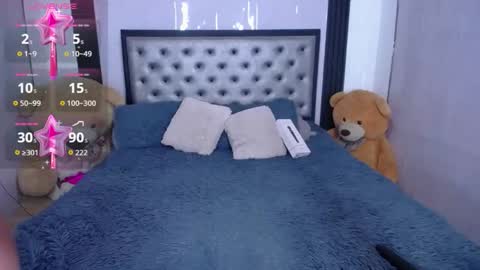 Snapshot of angelcamgirl20 chatting on 10.11.25 angel online show from 10.11.25