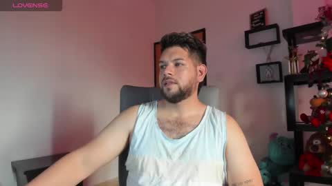 Snapshot of angelcute3 chatting on 11.21.25 angel online show from 11.21.25