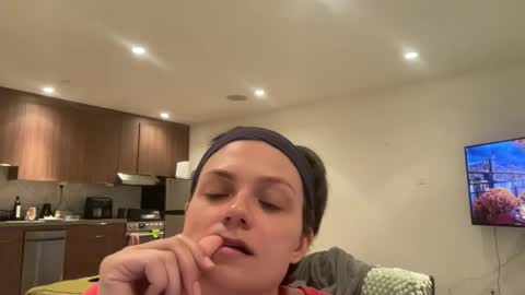 Snapshot of angeleleven11 chatting on 09.21.25 angeleleven11 online show from 09.21.25