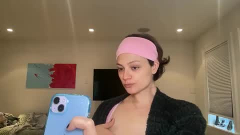 Snapshot of angeleleven11 chatting on 12.16.25 angeleleven11 online show from 12.16.25