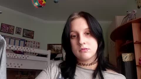 Snapshot of angelenaguedesse chatting on 07.24.26 Kate online show from 07.24.26