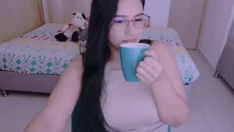 Snapshot of angeleslinda chatting on 12.10.24 anastasia online show from 12.10.24