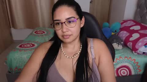 Snapshot of angeleslinda chatting on 02.01.25 anastasia online show from 02.01.25