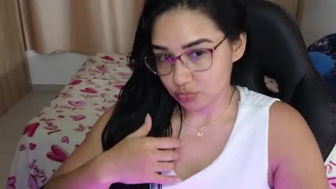 Snapshot of angeleslinda chatting on 02.14.25 anastasia online show from 02.14.25