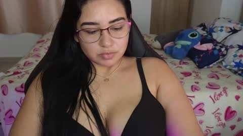 Snapshot of angeleslinda chatting on 02.15.25 anastasia online show from 02.15.25