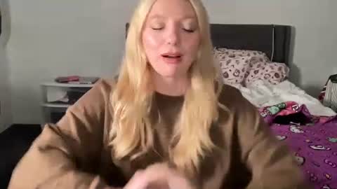 Snapshot of angelgrl444 chatting on 11.12.25 Princess Peach online show from 11.12.25