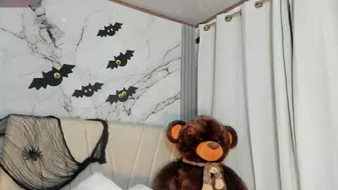 Snapshot of angeli_sexi chatting on 10.23.25 Carolina online show from 10.23.25