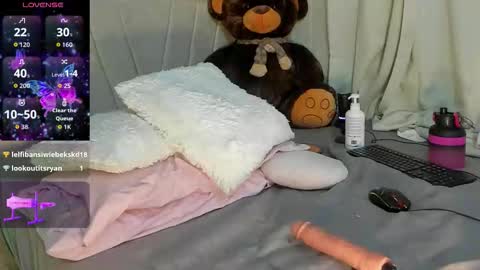 Snapshot of angeli_sexi chatting on 10.25.25 Carolina online show from 10.25.25