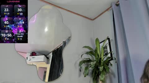 Snapshot of angeli_sexi chatting on 11.01.25 Carolina online show from 11.01.25