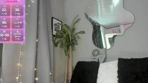 Snapshot of angeli_sexi chatting on 11.29.25 Carolina online show from 11.29.25
