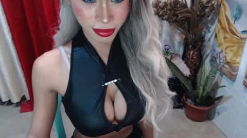 Snapshot of angelic_face_808 chatting on 02.12.25 DIVINE ANGEL online show from 02.12.25