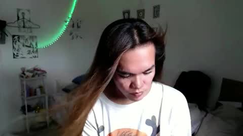 Snapshot of angelic_slutxx chatting on 12.15.25 Yhanna online show from 12.15.25