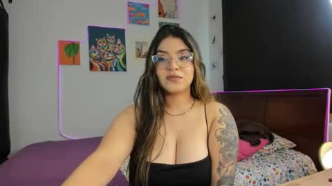 Snapshot of angelina_71 chatting on 10.28.25 Angelina online show from 10.28.25