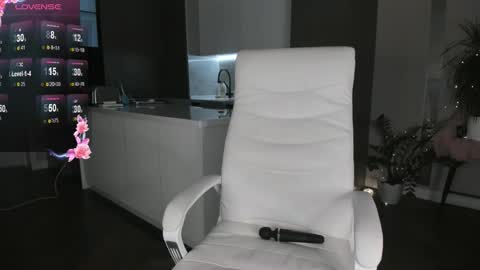 Snapshot of angelina_key chatting on 12.15.25 angel online show from 12.15.25