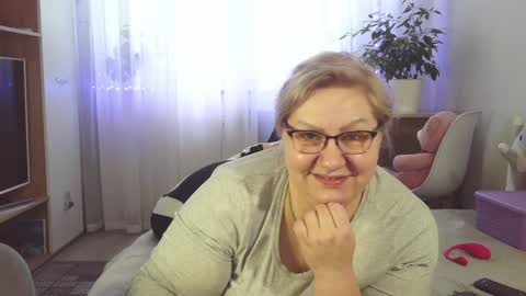 Snapshot of angelinaglam chatting on 12.13.24 AngelinaGlam online show from 12.13.24