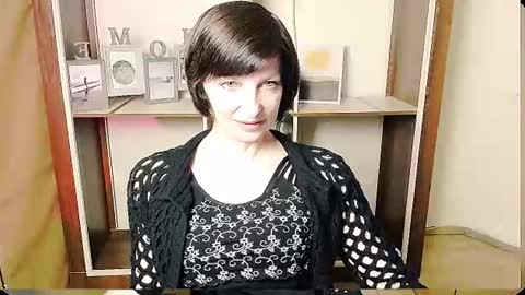 Snapshot of angelinalov_ chatting on 06.17.26 Angelina online show from 06.17.26
