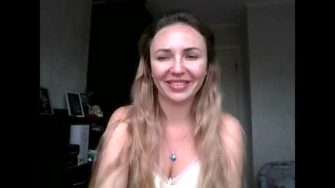 angelinalove28 online show from 10.26.25