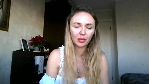 angelinalove28 online show from 11.24.25