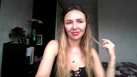 angelinalove28 online show from 12.18.25