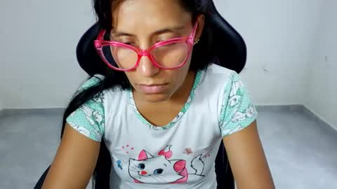 Snapshot of angelitaa_hot chatting on 07.14.26 angela online show from 07.14.26