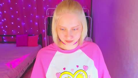 Snapshot of angellisss chatting on 01.15.26 Cutie online show from 01.15.26