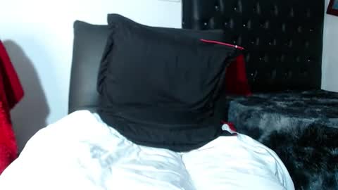 Snapshot of angelo_cox chatting on 12.05.25 angelo online show from 12.05.25