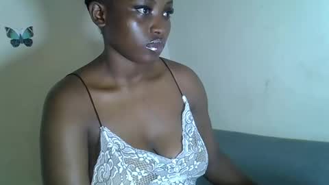 Snapshot of angelofsweetness chatting on 12.17.25 angelofsweetness online show from 12.17.25