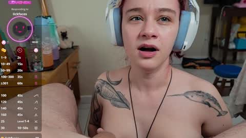 Snapshot of angels_fuck chatting on 12.22.24 Chau Mist online show from 12.22.24