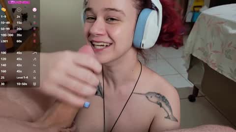 Snapshot of angels_fuck chatting on 01.11.25 Chau Mist online show from 01.11.25