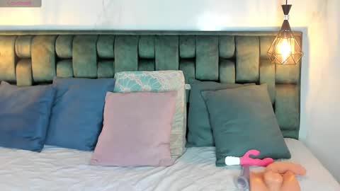 Snapshot of angelswets chatting on 02.26.25 ANGIE online show from 02.26.25