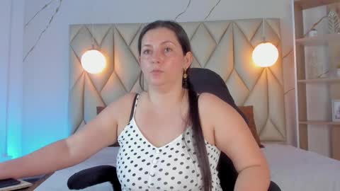 Snapshot of angelswets chatting on 11.24.25 ANGIE online show from 11.24.25