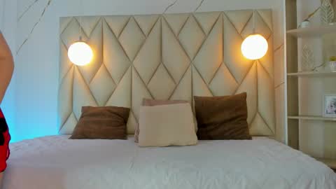 Snapshot of angelswets chatting on 11.30.25 ANGIE online show from 11.30.25