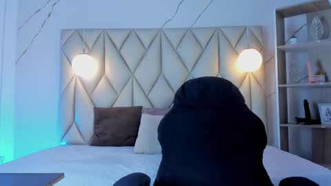 Snapshot of angelswets chatting on 12.14.25 ANGIE online show from 12.14.25