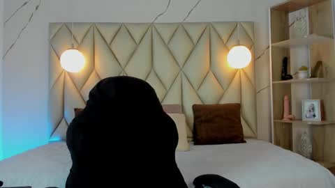 Snapshot of angelswets chatting on 12.15.25 ANGIE online show from 12.15.25