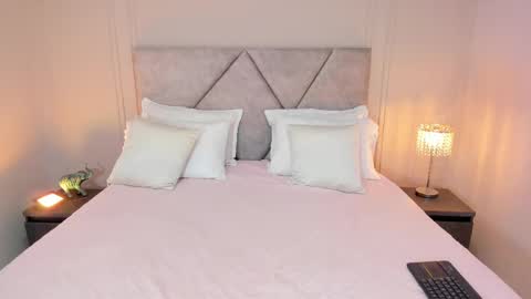 Snapshot of angely_perry chatting on 11.08.25 angely_perry online show from 11.08.25