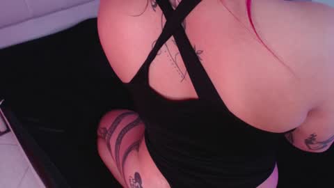 Snapshot of angie99_gh chatting on 01.05.25 Angie online show from 01.05.25