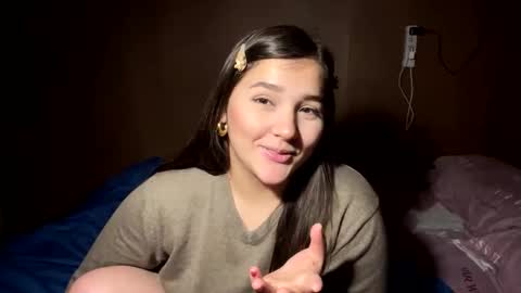 Snapshot of angietubebe chatting on 10.27.25 Angie tu bebe online show from 10.27.25