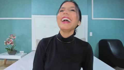 Snapshot of ania_gomez chatting on 09.18.25 Ania online show from 09.18.25