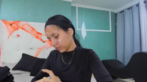 Snapshot of ania_gomez chatting on 10.26.25 Ania online show from 10.26.25