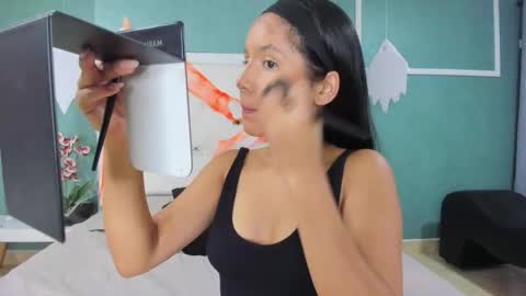 Snapshot of ania_gomez chatting on 10.29.25 Ania online show from 10.29.25