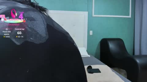 Snapshot of ania_gomez chatting on 11.13.25 Ania online show from 11.13.25