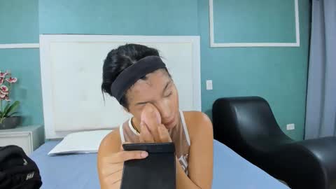 Snapshot of ania_gomez chatting on 12.04.25 Ania online show from 12.04.25