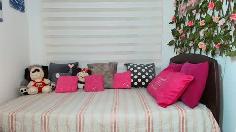 Snapshot of anielli69 chatting on 02.07.26 laura online show from 02.07.26