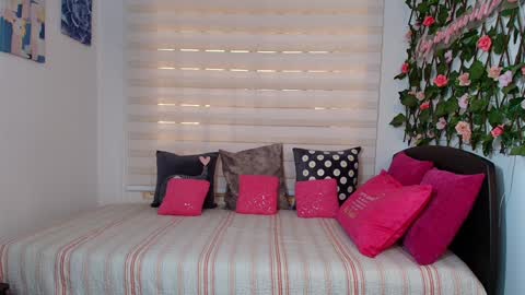 Snapshot of anielli69 chatting on 02.16.26 laura online show from 02.16.26