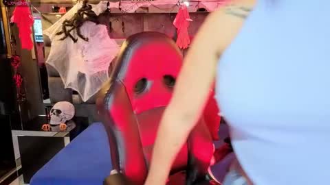 Snapshot of anijoness_ chatting on 10.24.25 Ani online show from 10.24.25