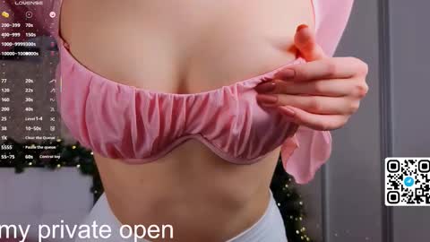 Snapshot of anika_heir chatting on 12.19.25 Alice online show from 12.19.25