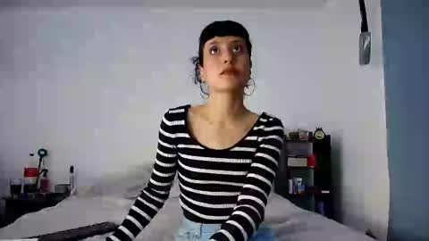 Snapshot of anika_lowen chatting on 02.19.25 Anika And Lowen Your Thumbs Up Are Super Important For Us online show from 02.19.25