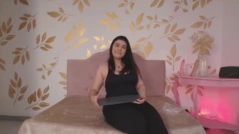 Lauren Anika online show from 01.15.25