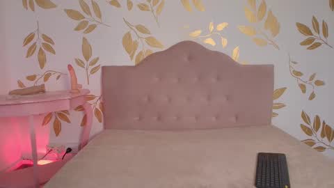 Lauren Anika online show from 01.20.25