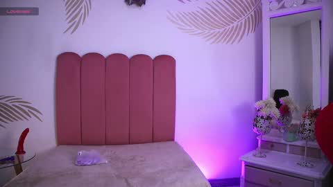 Lauren Anika online show from 02.05.25